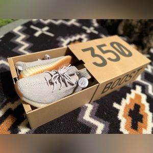 NWB Yeezy Boost 350 v2 Sesame